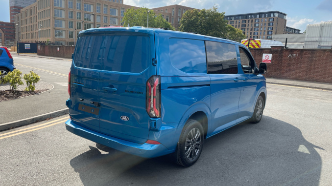 Ford Transit Custom E-320 L1 Rwd 160kW 71kWh H1 Double Cab Van Limited Auto - Image 10